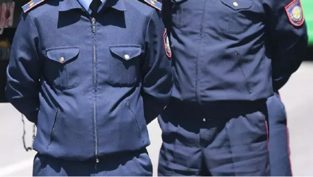 Высокопоставленного полицейского и его подчиненного задержали в Кызылорде
