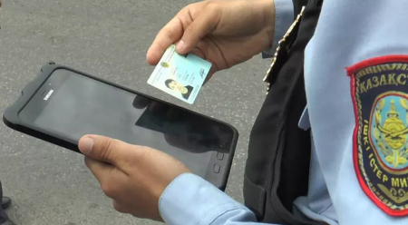 Водителей освободят от обязанности носить с собой водительские права в Казахстане