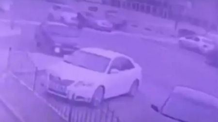 Момент наезда внедорожника на девушку попал на видео в Актау