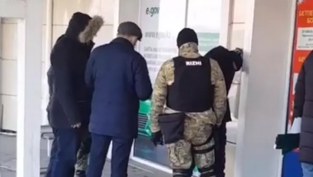 Операцию по задержанию "помогаек" провели в СпецЦОНе в Алматы