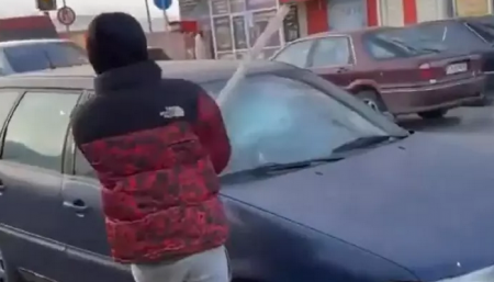 "Дешевым" назвали пранк с битьем машины в Алматинской области