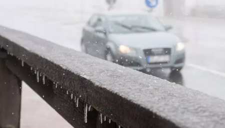 Более 70 ДТП произошло из-за снега в Алматы. Полиция обратилась в горожанам