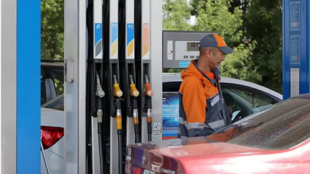 Казахстан вошел в десятку стран с самым дешевым бензином