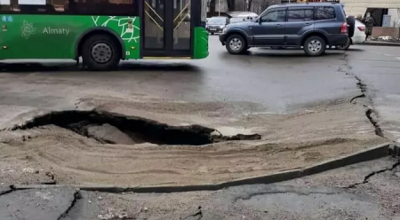 Асфальт провалился на одной из улиц Алматы
