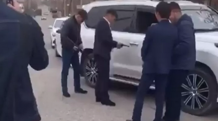 Стрелявшую из оружия "братву" на Toyota Land Cruiser сняли на видео в Шымкенте