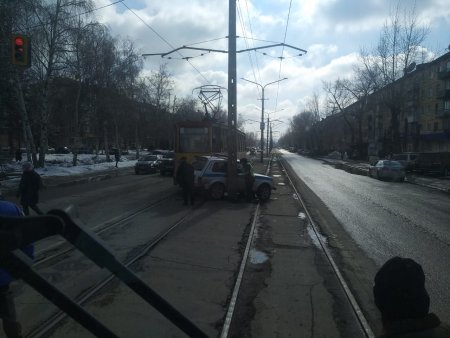 Полицейский на служебном авто въехал в трамвай в Усть-Каменогорске