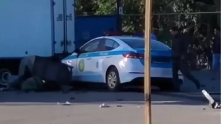 Полицейский на служебном авто насмерть сбил женщину в Алматы