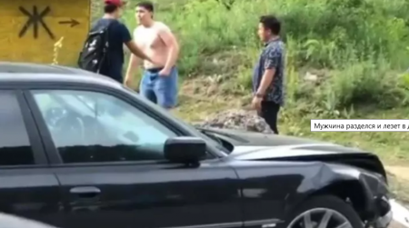 Конфликт водителей после аварии в Алматы попал на видео