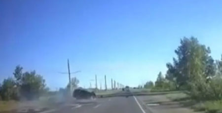 Момент столкновения двух авто попал на видео в Павлодаре