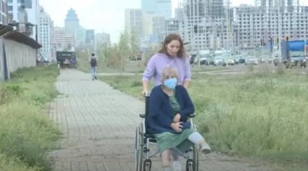 "Никогда не испытывала такой боли": астанчанка провалилась в колодец и сломала ногу