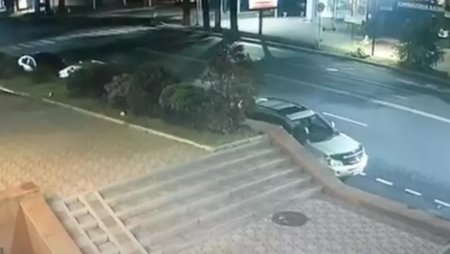Моменты кражи из авто попали на видео в Алматы