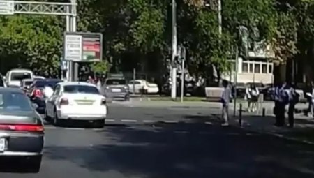 Водитель "под наркотиками" выехал на тротуар и сбил девушку в Алматы