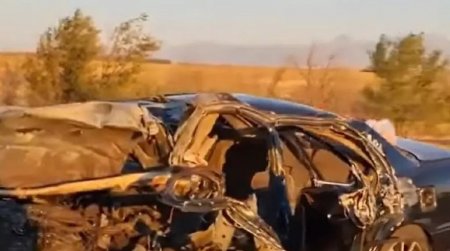Грузовик раздавил легковое авто: смертельное ДТП произошло в Алматинской области
