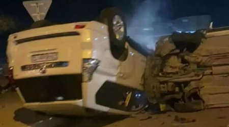 Два автомобиля перевернулись в результате аварии в Актау