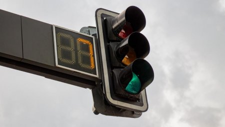 На 40 проблемных перекрёстках Алматы поставят светофоры