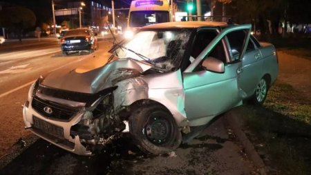 Лишенный прав водитель попал в ДТП в Алматы.