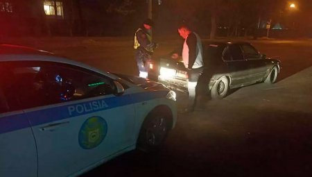 Автолюбителя, который дрифтовал ночью в центре Алматы, наказали полицейские