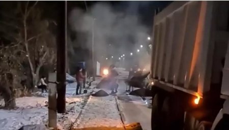 "Кладут асфальт поверх снега": замакима Талгара наказали после резонансного видео