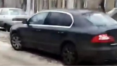 "На служебном авто председателя суда возят детей в школу": видео проверяют в Караганде
