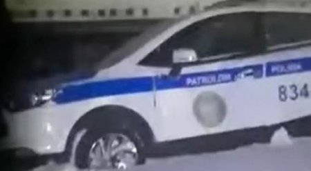 Грузовик протаранил полицейское авто на блокпосту в Костанайской области