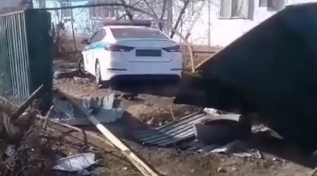 Патрульный автомобиль снес забор и въехал во двор частного дома в Алматинской области