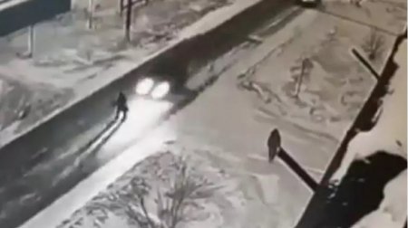 Смертельный наезд на пешехода попал на видео в Шахтинске