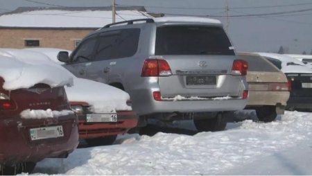 12 служебных авто поместили на штрафстоянку в Усть-Каменогорске