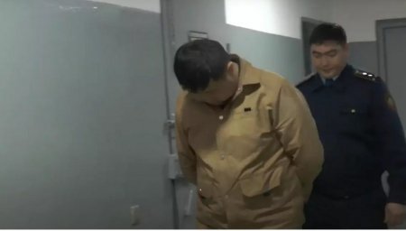 Ударили ножом и забрали авто: неизвестные напали на таксиста в Алматы