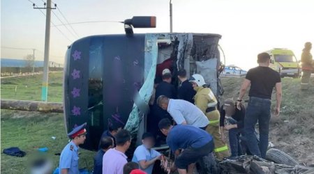 Три человека погибли и четверо пострадали в жуткой аварии на юге Казахстана