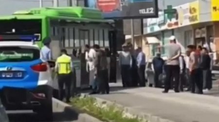 "Водителя укусила оса": автобус вылетел на тротуар в Шымкенте