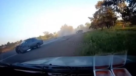 Видеорегистратор снял жесткое столкновение двух авто в Алматинской области