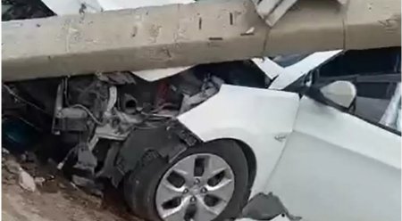 Автомобиль выехал на тротуар и сбил двух школьниц в Шымкенте