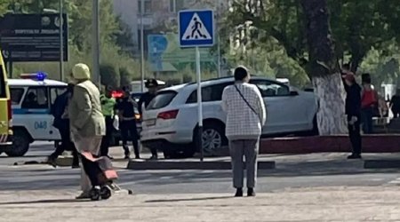Женщина за рулем кроссовера сбила пешехода и вылетела на газон в Павлодаре