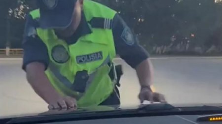 "Давайте, теряйтесь!": водитель снял видео с полицейскими и попал в камеру в Костанае