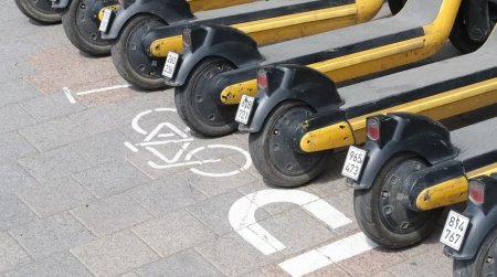 Разметка для парковки электросамокатов появилась в Алматы