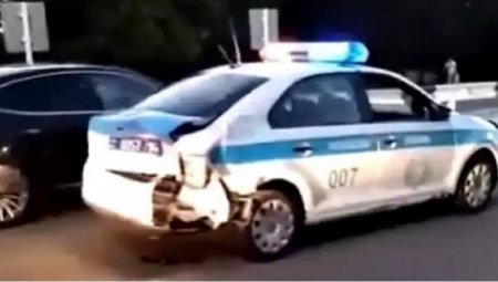 Водитель кроссовера столкнулся с патрульной машиной в Павлодаре