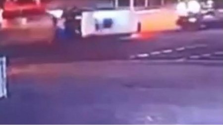 ДТП с участием полицейского авто попало на видео в Актау