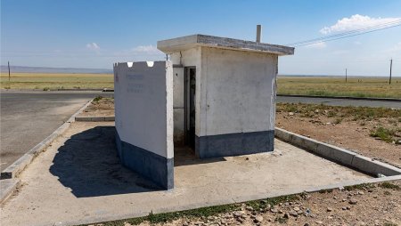 На казахстанских трассах снесут 374 холодных клозета
